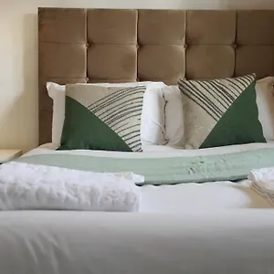 50-percent-off-modern-large-double-bed-room-in-zone-2.brighton-hotels-england.com/